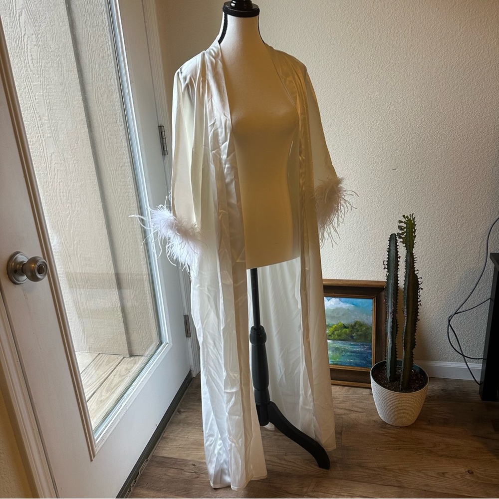 Elegant White Feather-Trimmed Robe